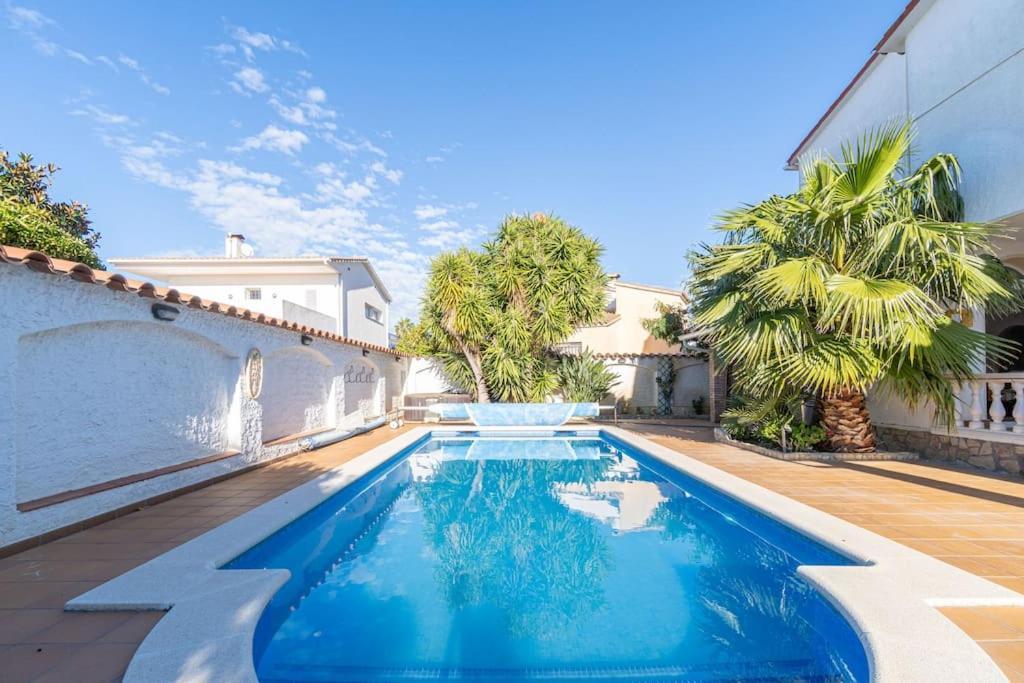 Sm21-Gran Casa De Vacaciones En La Playa, 4 Habitaciones, Climatizada, Piscina, Barbacoa Y Wifi Empuriabrava Luaran gambar
