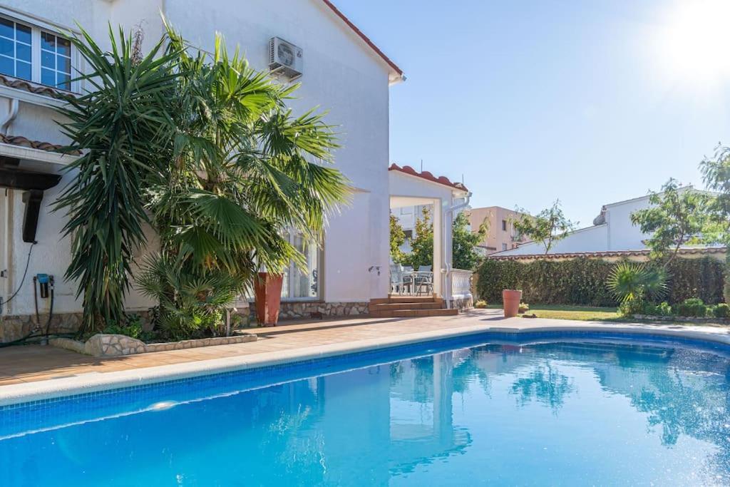 Sm21-Gran Casa De Vacaciones En La Playa, 4 Habitaciones, Climatizada, Piscina, Barbacoa Y Wifi Empuriabrava Luaran gambar