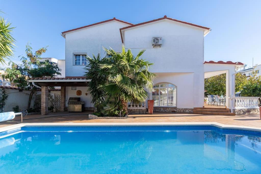 Sm21-Gran Casa De Vacaciones En La Playa, 4 Habitaciones, Climatizada, Piscina, Barbacoa Y Wifi Empuriabrava Luaran gambar