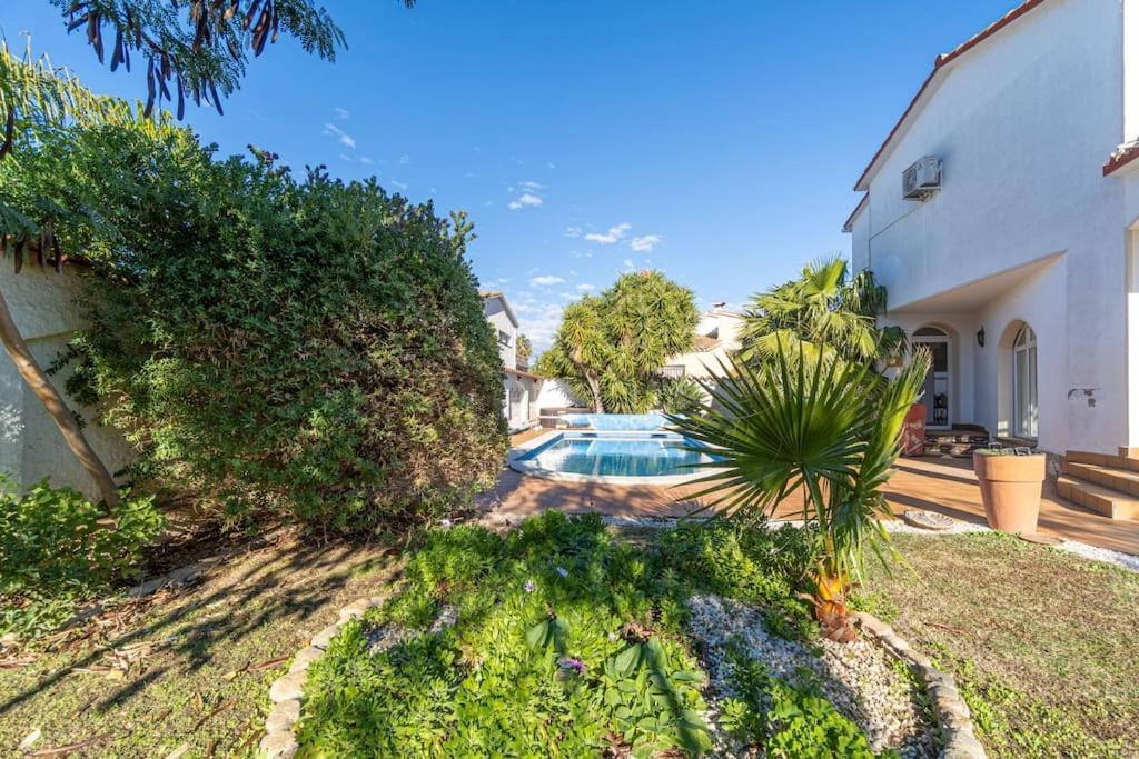 Sm21-Gran Casa De Vacaciones En La Playa, 4 Habitaciones, Climatizada, Piscina, Barbacoa Y Wifi Empuriabrava Luaran gambar